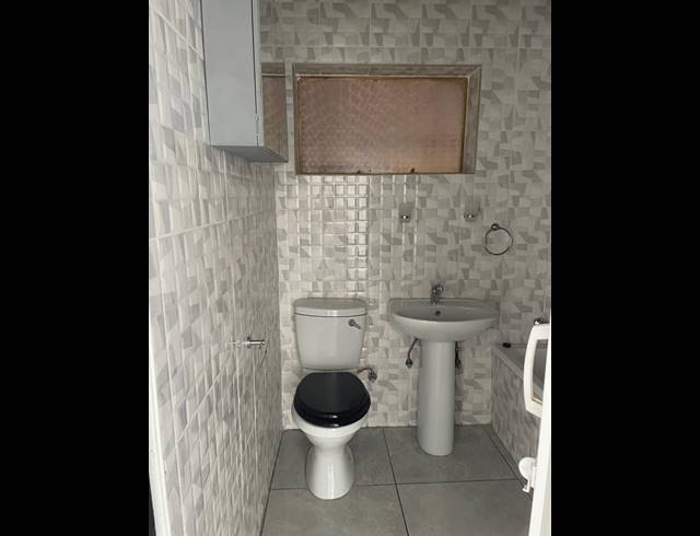 2 BEDROOM FLAT FOR SALE IN VANDERBIJLPARK CW 3